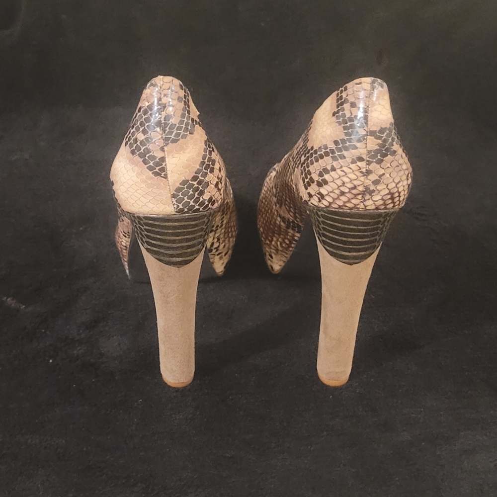 Heels - Picture 5 of 7